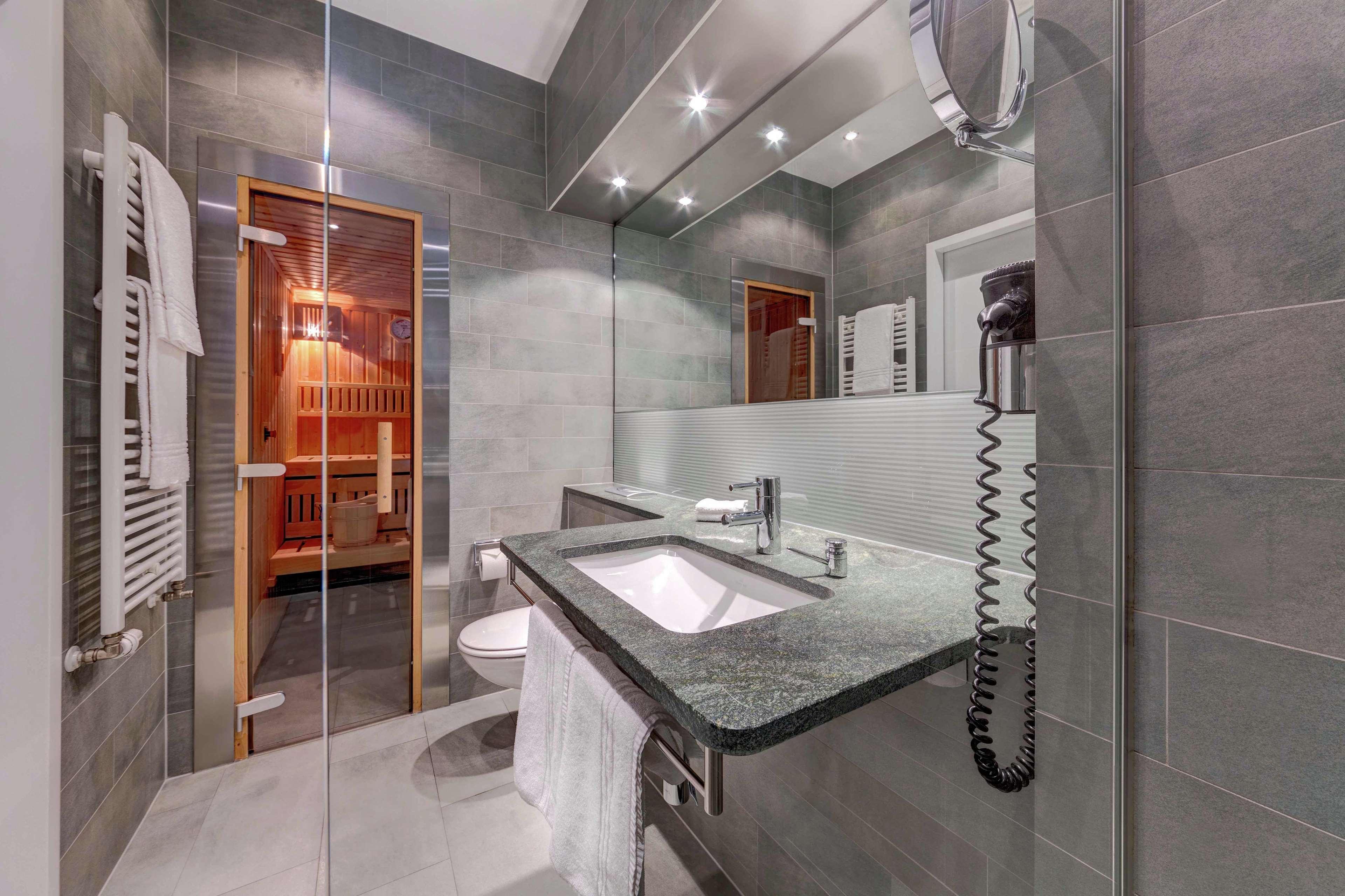 Hilton Garden Neckarpark Hotel 4*