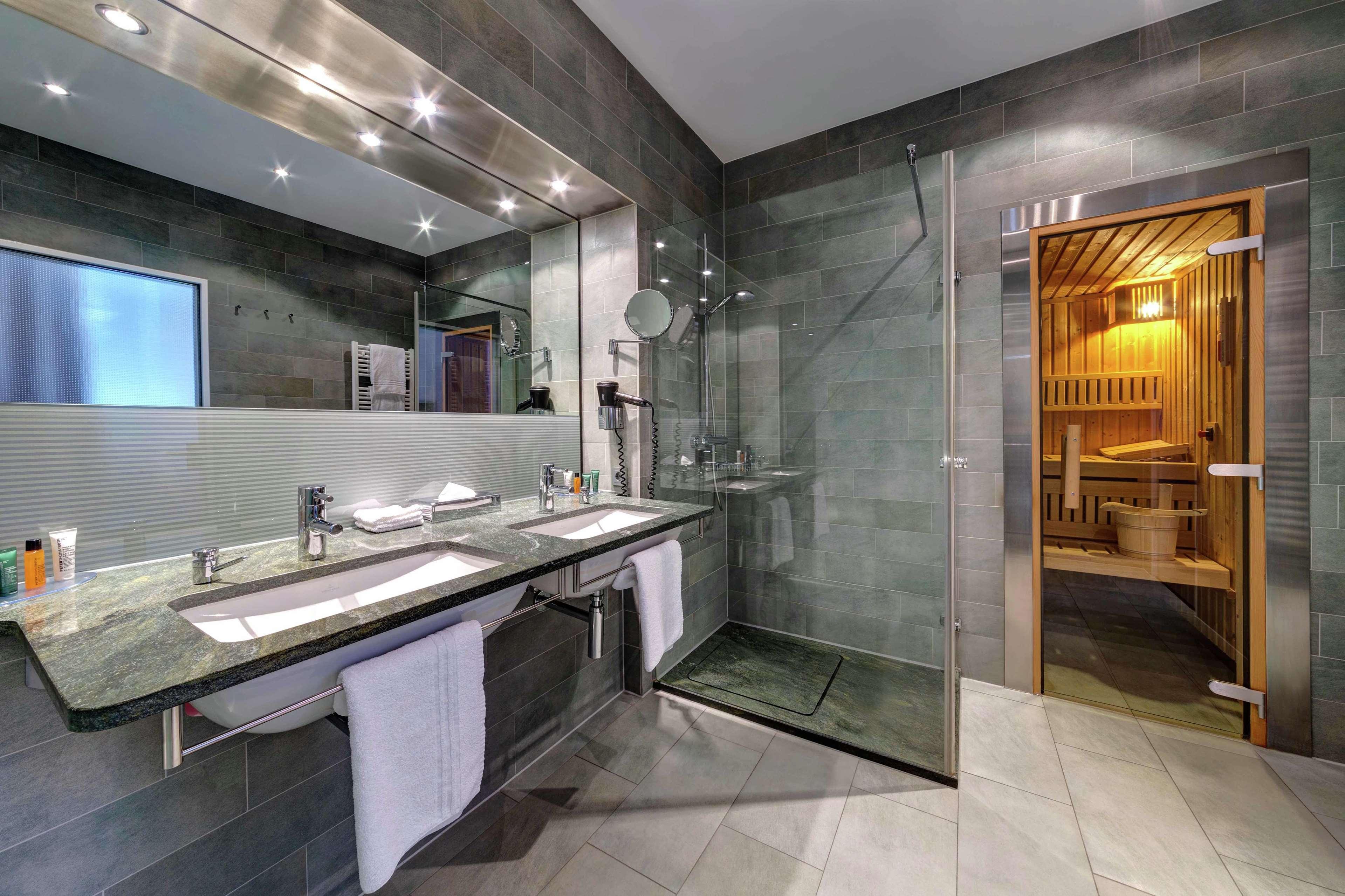 Hilton Garden Neckarpark Hotel 4*