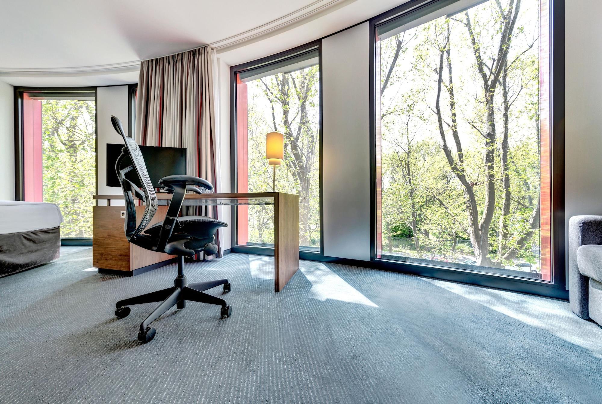 Hilton Garden Neckarpark Hotel 4*