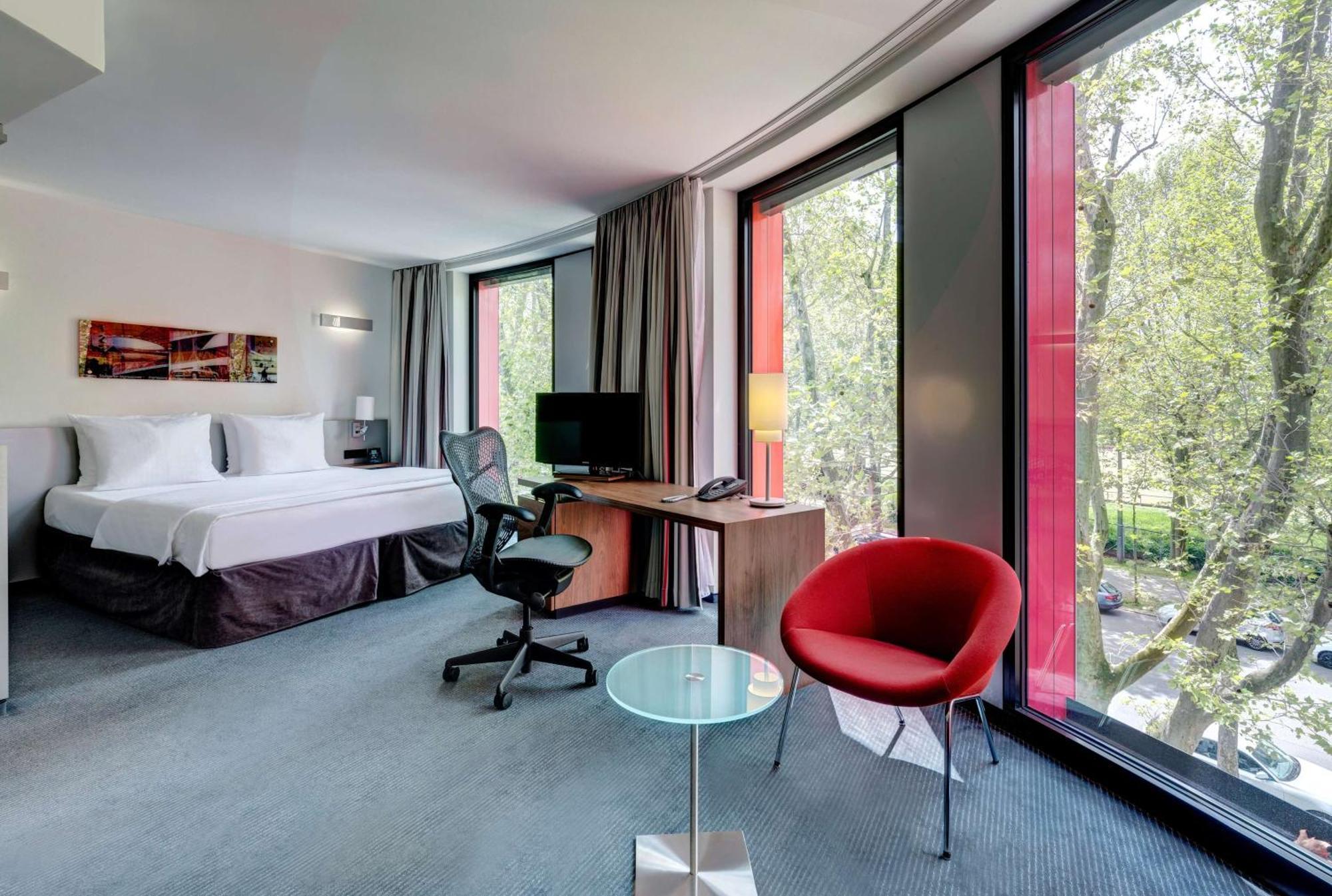 Hilton Garden Neckarpark 4*