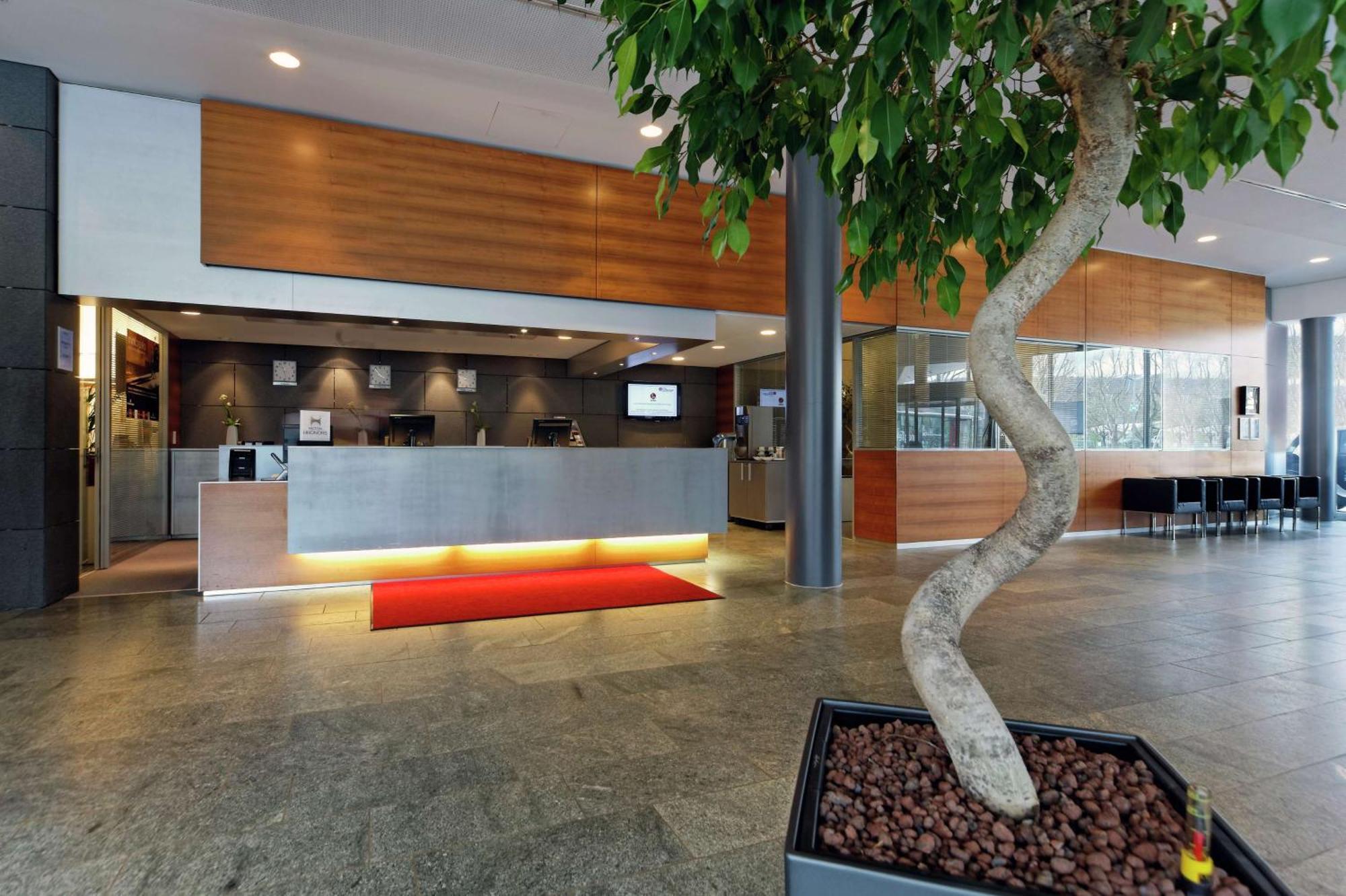 Hilton Garden Neckarpark Hotel 4*